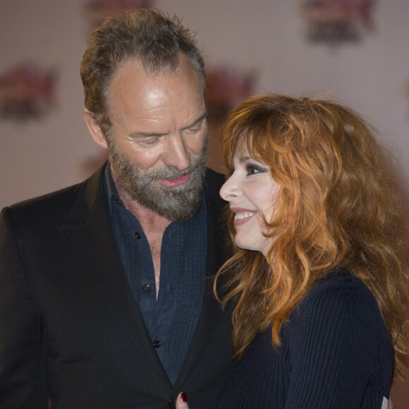 Sting et Mylène Farmer à la 17ème cérémonie des NRJ Music Awards 2015 au Palais des Festivals à Cannes, le 7 novembre 2015.