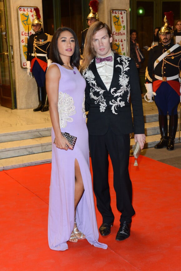 Joséphine Jobert, habillée et accompagnée par Christophe Guillarmé, au 23ème Gala de l'Espoir de la Ligue Contre le Cancer au théâtre des Champs-Elysées à Paris le 9 novembre 2015. © Giancarlo Gorassini / Bestimage