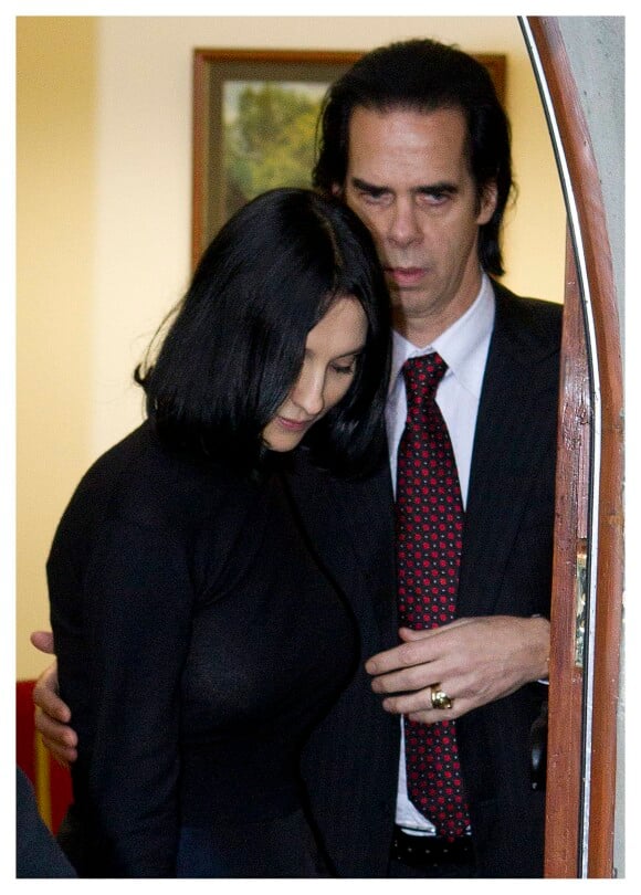 Nick Cave et sa femme Susie arrivent au bureau de médecine légale pour connaitre les circonstances du décès de leur fils Arthur à Brighton le 9 novembre 2015. Le 14 juillet dernier, Arthur avait pris du LSD et consommé du canabis avant de tomber d'une falaise. 09/11/2015 - Brighton