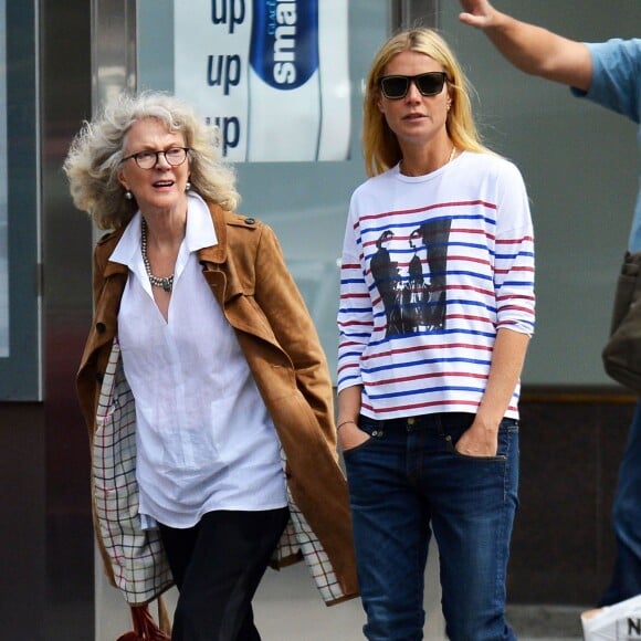 Exclusif - Gwyneth Paltrow et sa mère Blythe Danner - Gwyneth Paltrow retrouve son ex mari Chris Martin pour un déjeuner d'anniversaire au restaurant Prune à New York, le 27 septembre 2015