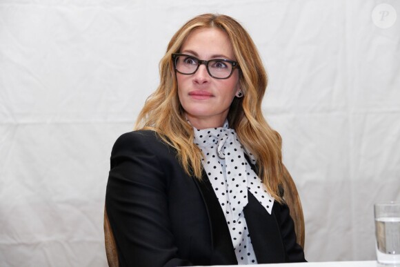 Julia Roberts - Conférence de presse avec les acteurs du film "Aux yeux de tous" à Santa Monica le 11 novembre 2015.