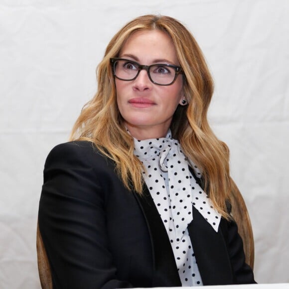 Julia Roberts - Conférence de presse avec les acteurs du film "Aux yeux de tous" à Santa Monica le 11 novembre 2015.