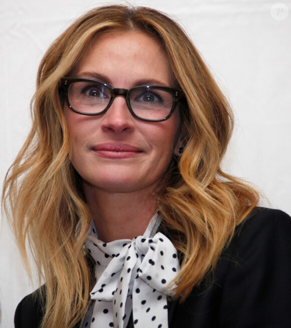 Julia Roberts - Conférence de presse avec les acteurs du film "Aux yeux de tous" à Santa Monica le 11 novembre 2015.