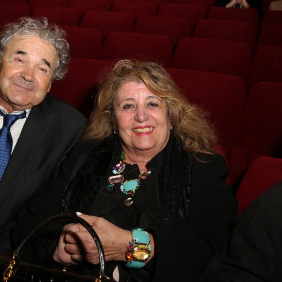 Pierre Perret et sa femme Rebecca - Représentation de la pièce de théâtre "Les Grandes Filles" au Théâtre Montparnasse en soutien à l'APREC (l'Alliance Pour la Recherche en Cancérologie) à Paris, le 31 mars 2015.