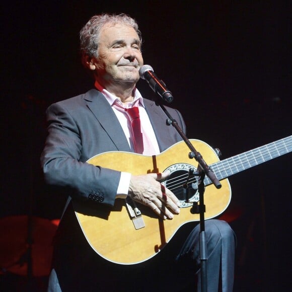 Pierre Perret sur la scène de l'Olympia à Paris le 9 juillet 2014.