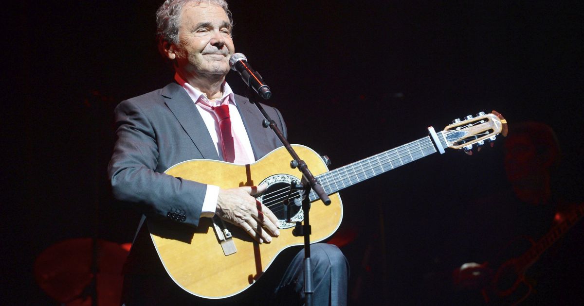 Pierre Perret sur la scène de l'Olympia à Paris le 9 ...