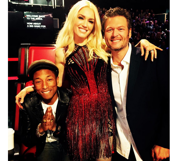 Gwen Stefani et Blake Shelton ainsi que Pharrell Williams sur le plateau de l'émission The Voice US / photo postée sur Instagram.