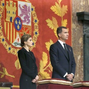 Le roi Felipe VI et la reine Letizia d'Espagne lors des obsèques de l'infant Carlos de Bourbon-Siciles, duc de Calabre, au monastère San Lorenzo de l'Escurial le 12 novembre 2015. Cousin germain de Juan Carlos Ier, Don Carlos s'est éteint le 5 octobre et a été inhumé le 8 dans le panthéon des infants du monastère.