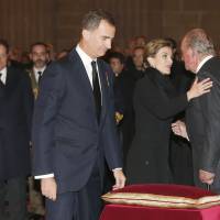 Letizia et Felipe: Emotion avec Juan Carlos et Sofia aux obsèques de Don Carlos