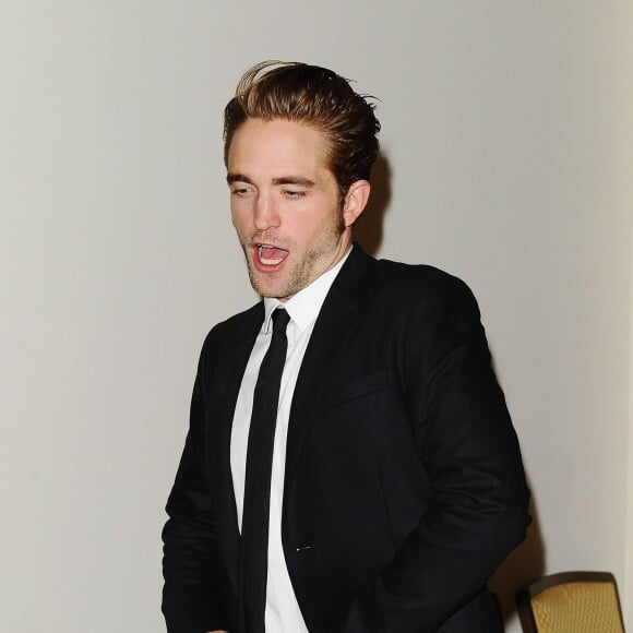 Robert Pattinson à la 8e soirée Go Campaign Gala à Los Angeles, le 12 novembre 2015.