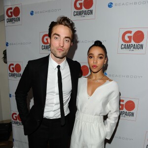 Robert Pattinson et FKA twigs lors de la 8e soirée Go Campaign Gala à Los Angeles, le 12 novembre 2015.