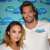 Camille Lacourt et sa femme Valérie Bègue à l'hôtel Marignan à Paris, le 13 novembre 2015 où en tant que parrain et marraine de la campagne de l'Unicef et de Pampers contre le tétanos de la mère et du nourrisson, ils ont présenté leur voyage en République démocratique du Congo
