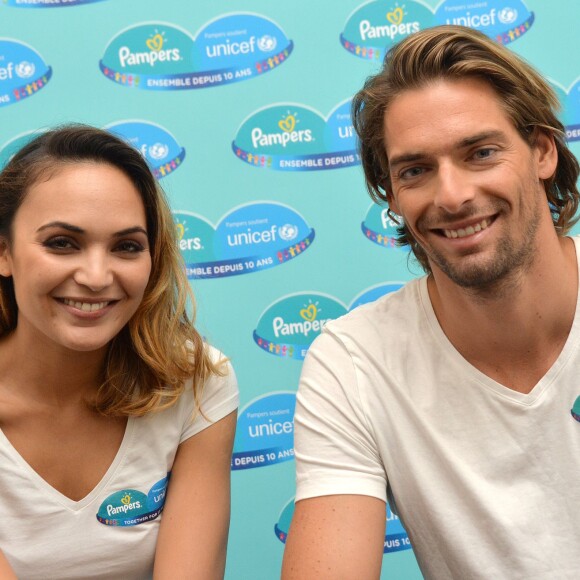 Camille Lacourt et sa femme Valérie Bègue à l'hôtel Marignan à Paris, le 13 novembre 2015