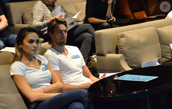 Camille Lacourt et sa femme Valérie Bègue à l'hôtel Marignan à Paris, le 13 novembre 2015 où en tant que parrain et marraine de la campagne de l'Unicef et de Pampers contre le tétanos de la mère et du nourrisson, ils ont présenté leur voyage en République démocratique du Congo