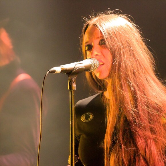 Exclusif - Simone Ringer en concert avec Minuit au festival Les inRocKs Philips à la Cigale à Paris, le 12 novembre 2015.