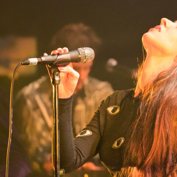 Exclusif - Simone Ringer en concert avec Minuit au festival Les inRocKs Philips à la Cigale à Paris, le 12 novembre 2015.