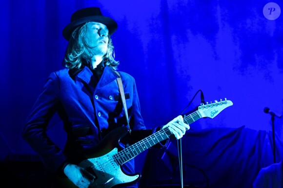 Exclusif - Raoul Chichin en concert avec Minuit au festival Les inRocKs Philips à la Cigale à Paris, le 12 novembre 2015.