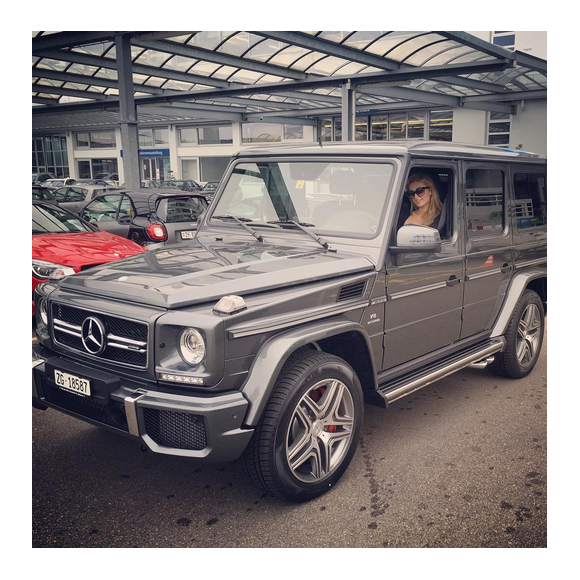 Paris Hilton gâtée par son amoureux Thomas Gross qui lui a offert une Mercedes Classe G / photo postée sur le compte Instagram de l'héritière américaine.