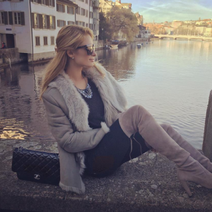 Paris Hilton paisible en Suisse / photo postée sur le compte Instagram de l'héritière américaine.