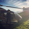 Paris Hilton découvre les joies de la Suisse en hélicoptère avec son amoureux / photo postée sur le compte Instagram de l'héritière américaine.