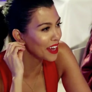 Kourtney Kardashian draguée durant un dîner dans la bande-annonce de la nouvelle saison de Keeping up with the Kardashians