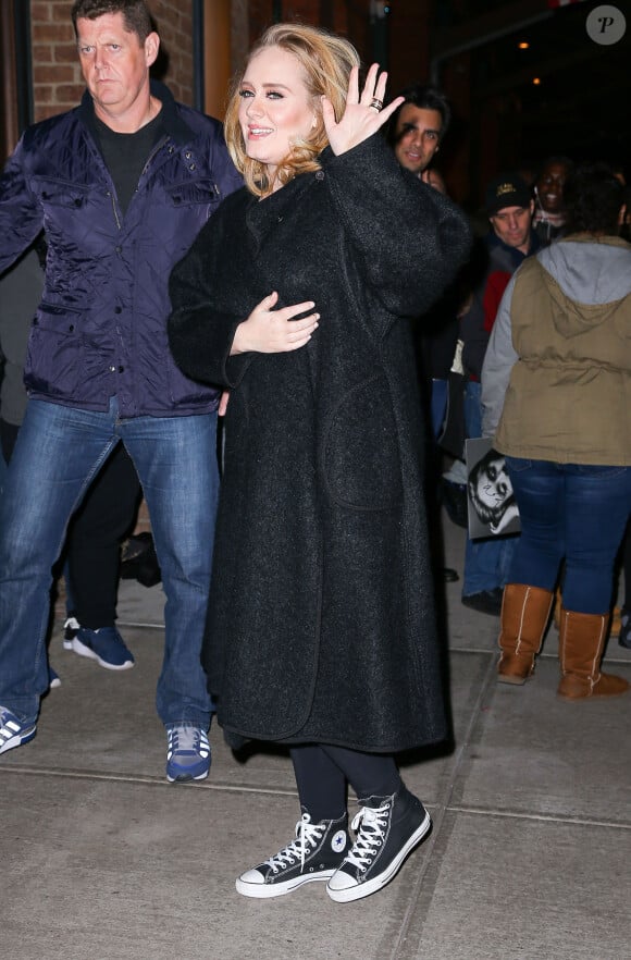 Adele dans les rues de New York, le 16 novembre 2015.