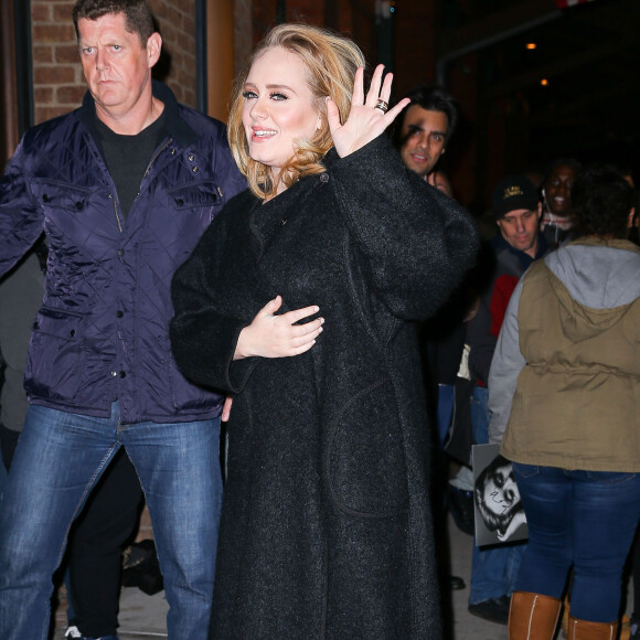 Adele dans les rues de New York, le 16 novembre 2015.