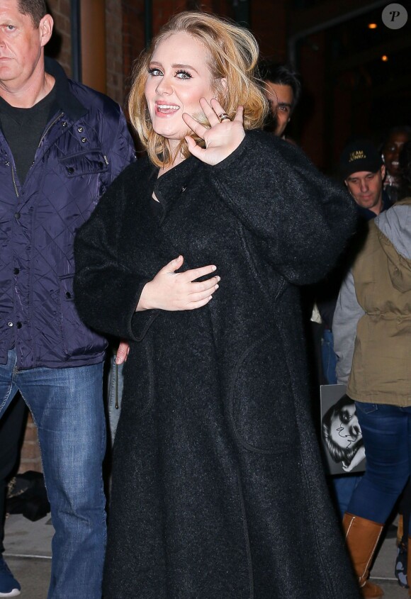 Adele dans les rues de New York, le 16 novembre 2015.