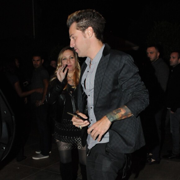 Exclusif - Avril Lavigne est allée diner au restaurant Pump avec son nouveau compagnon Ryan Cabrera à West Hollywood, le 13 novembre 2015