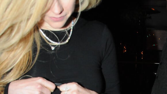Avril Lavigne : Deux mois après son divorce, elle emménage avec un autre homme