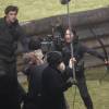 Jennifer Lawrence et Liam Hemsworth sur le tournage du film "Hunger Games : La révolte" à Noisy-le-Grand le 15 mai 2014.