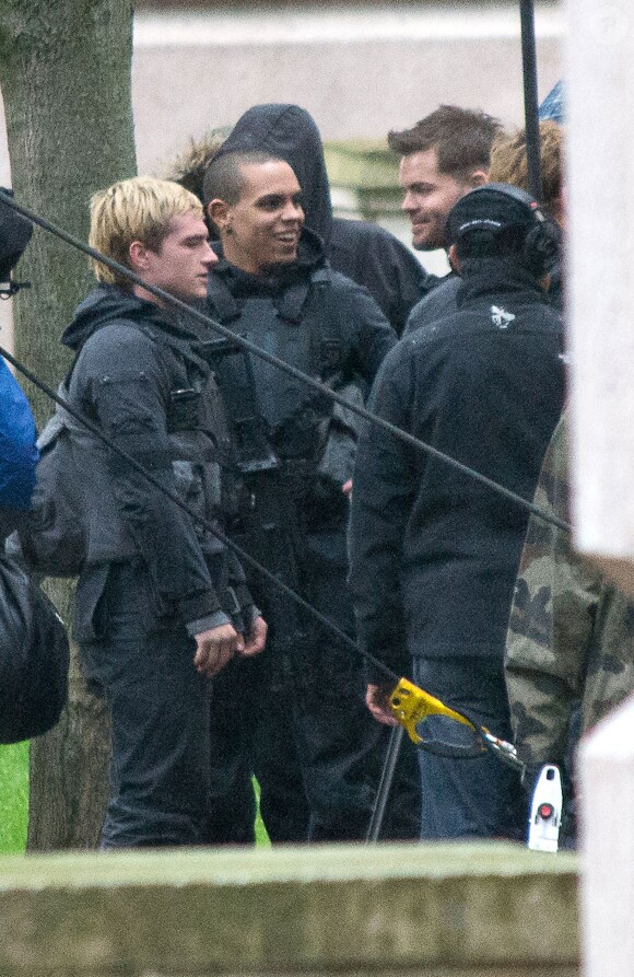 Exclusif - Josh Hutcherson et Evan Ross sur le tournage du film "Hunger Games : La révolte" à Noisy-le-Grand le 14 mai 2014.