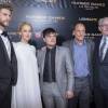 Liam Hemsworth, Jennifer Lawrence, Josh Hutcherson, Francis Lawrence et Woody Harrelson lors de la première du film "Hunger Games - La Révolte : Part 2" au Grand Rex à Paris, le 9 novembre 2015.