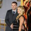 Jenn Brown enceinte et son mari Wes Chatham - Avant-première du film "The Hunger Games - Mockingjay : Part 1" (Hunger Games : La Révolte, partie 1) au Nokia Theatre à Los Angeles, le 17 novembre 2014.