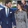 Le prince Carl Philip et la princesse Sofia de Suède lors de l'inauguration du programme "Sports Without Borders" à Lommarskolan le 12 octobre 2015