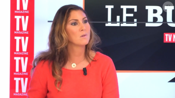 Critiquée par Aurélie Hémar, Valérie Damidot pousse un nouveau coup de gueule contre ceux qui ont critiqué son travail dans D&CO sur M6 sur le plateau Buzz TV. Novembre 2015.