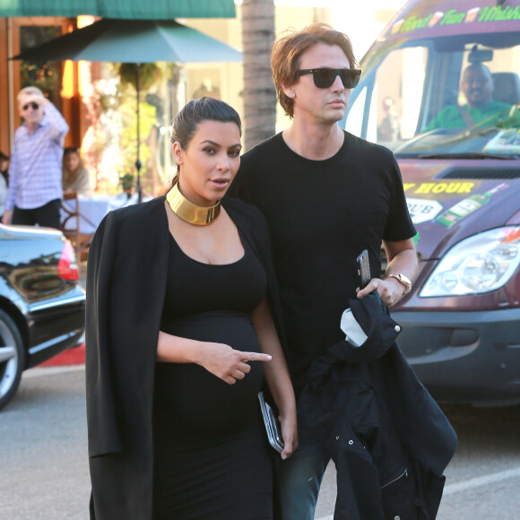 Kim Kardashian et son ami Jonathan Cheban à Beverly Hills. Le 9 novembre 2015.
