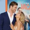 Chris Hemsworth et sa femme Elsa Pataky arrivant à la première du film "Vacation" à Westwood, le 27 juillet 2015.2