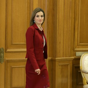 La reine Letizia d'Espagne en audience avec la Fondation Cesar Egido Serrano - Musée du Mot au palais de la Zarzuela à Madrid le 23 novembre 2015.