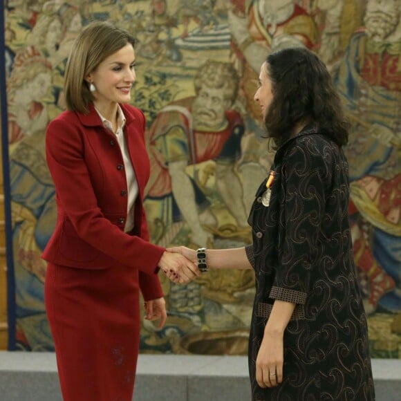 La reine Letizia d'Espagne en audience avec la Fondation Cesar Egido Serrano - Musée du Mot au palais de la Zarzuela à Madrid le 23 novembre 2015.