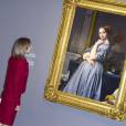 La reine Letizia d'Espagne, ici devant le portrait La Comtesse d'Haussonville, inaugurait le 23 novembre 2015 l'exposition "Ingres" au musée du Prado à Madrid.