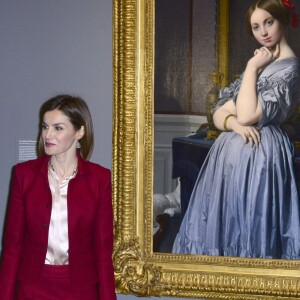 La reine Letizia d'Espagne, ici devant le portrait La Comtesse d'Haussonville, inaugurait le 23 novembre 2015 l'exposition "Ingres" au musée du Prado à Madrid.