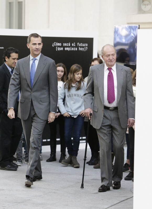 Le roi Juan Carlos Ier d'Espagne a déjeuné le 23 novembre 2015 avec Miguel Arias dans un restaurant à Madrid, le jour du 40e anniversaire de sa proclamation en tant que roi d'Espagne.