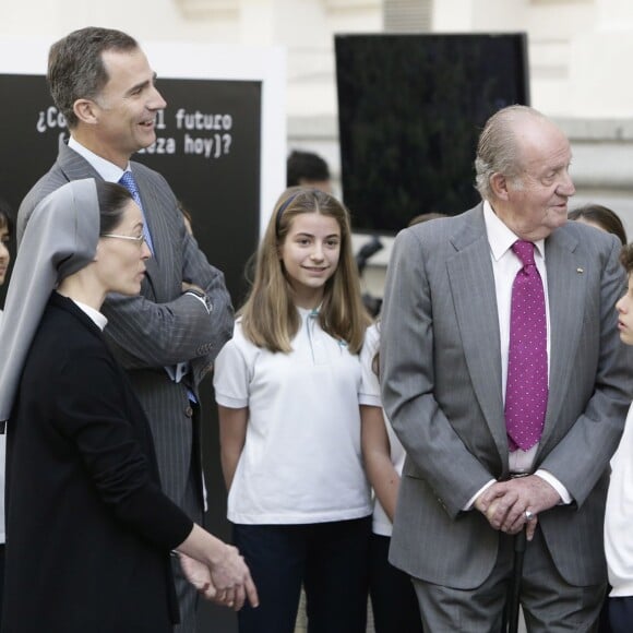 Le roi Felipe VI et son père le roi Juan Carlos Ier d'Espagne présidaient l'assemblée générale de la Fondation Cotec à Madrid, le 23 novembre 2015.