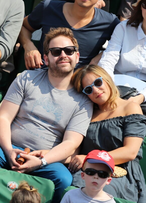 Marilou Berry et son compagnon Arnaud Schneider assistent aux Internationaux de France de tennis de Roland Garros à Paris, le 31 mai 2014.