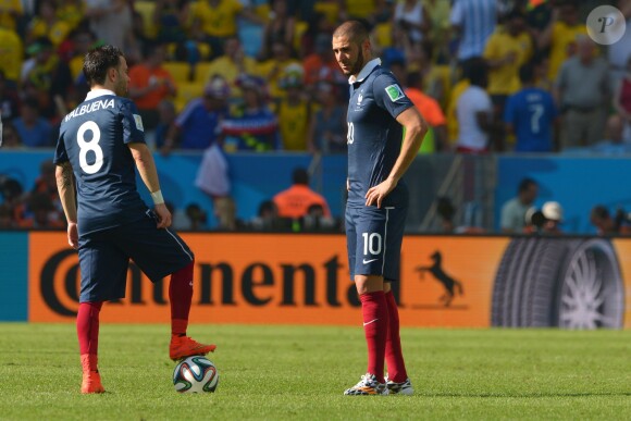 Mathieu Valbuena et Karim Benzema lors du quart de finale France - Allemagne en coupe du monde au stade Maracana de Rio de Janeiro, le 4 juillet 2014