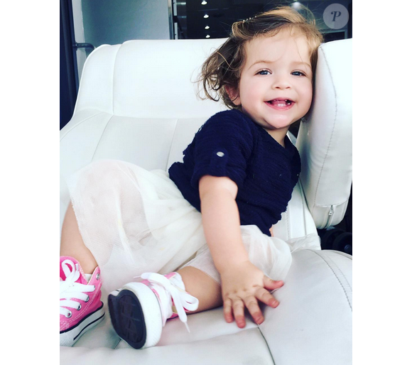 Alyssa Milano a posté une photo de sa fille Elizabella sur Instagram à la fin du mois de novembre 2015.