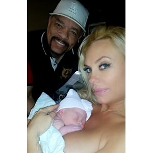 Le rappeur Ice-T et sa femme Coco Austin ont donné naissance à Chanel Nicole, le 28 novembre 2015 / photo postée sur Instagram au mois de novembre 2015.