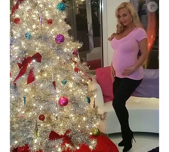 Coco Austin enceinte, quelques heures seulement avant son accouchement / photo postée sur Instagram au mois de novembre 2015.