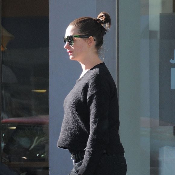 Anne Hathaway et son mari Adam Shulman font du shopping à Williams-Sonoma à Beverly Hills, le 25 novembre 2015